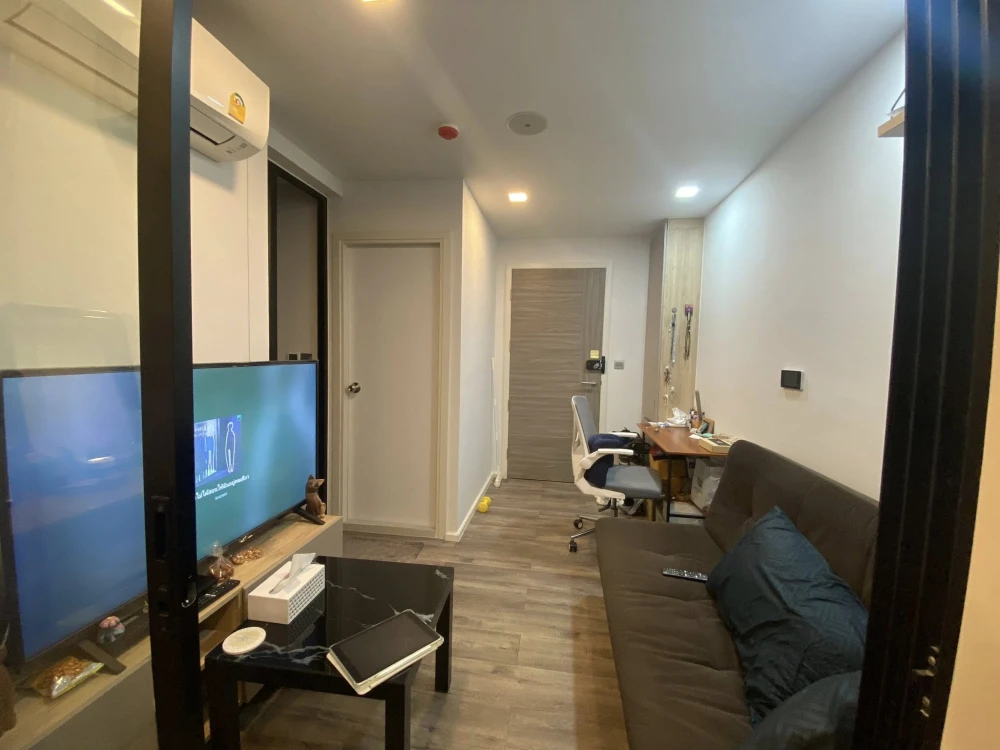 Urgent sale! Atmoz Ratchada-Huaikwang 1 Bedroom Exclusive, corner unit, private, not adjacent to any other unit on one side. Buy now!