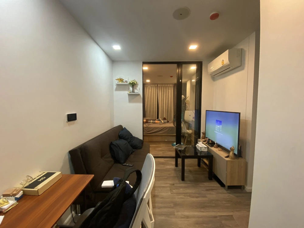 Urgent sale! Atmoz Ratchada-Huaikwang 1 Bedroom Exclusive, corner unit, private, not adjacent to any other unit on one side. Buy now!