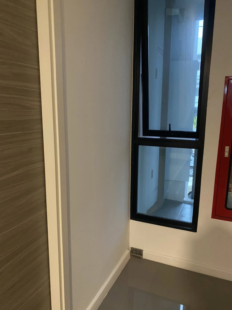 Urgent sale! Atmoz Ratchada-Huaikwang 1 Bedroom Exclusive, corner unit, private, not adjacent to any other unit on one side. Buy now!