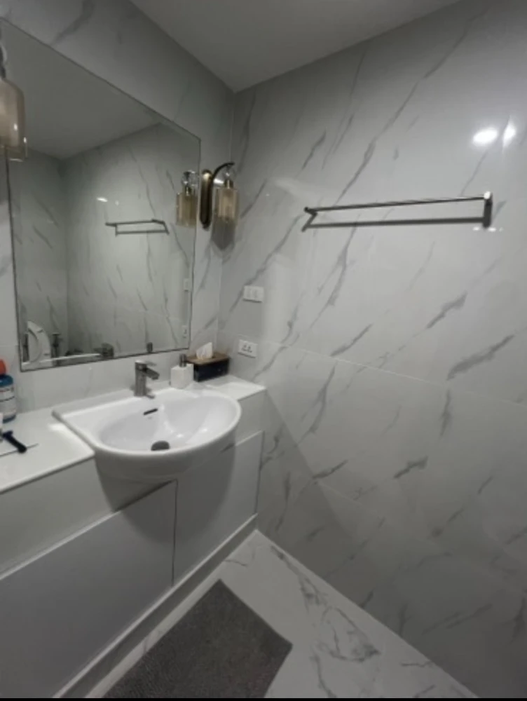 Urgent sale! Baan Siri Sathorn Yenakard, large and comfortable unit with ample living space. Own it today! Don't miss out!