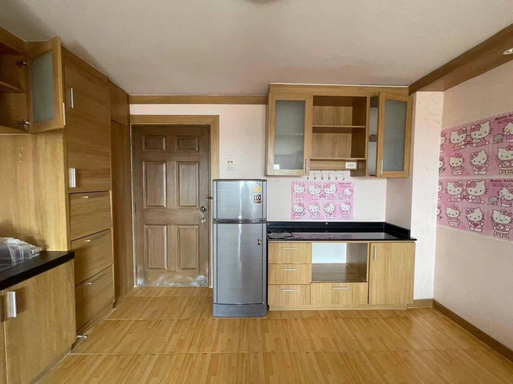 Urgent sale! Champs Elysees Chaengwattana. Spacious rooms with ample living space at an affordable price. You can't miss this!