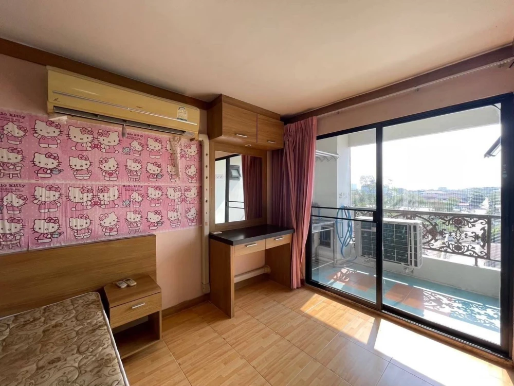 Urgent sale! Champs Elysees Chaengwattana. Spacious rooms with ample living space at an affordable price. You can't miss this!