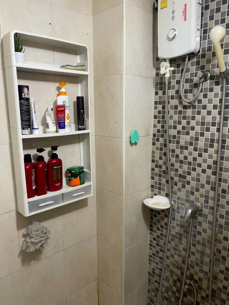 Urgent sale! Champs Elysees Tiwanon. Spacious room with ample living space. Great value. You don't want to miss this!