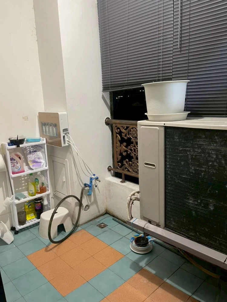 Urgent sale! Champs Elysees Tiwanon. Spacious room with ample living space. Great value. You don't want to miss this!