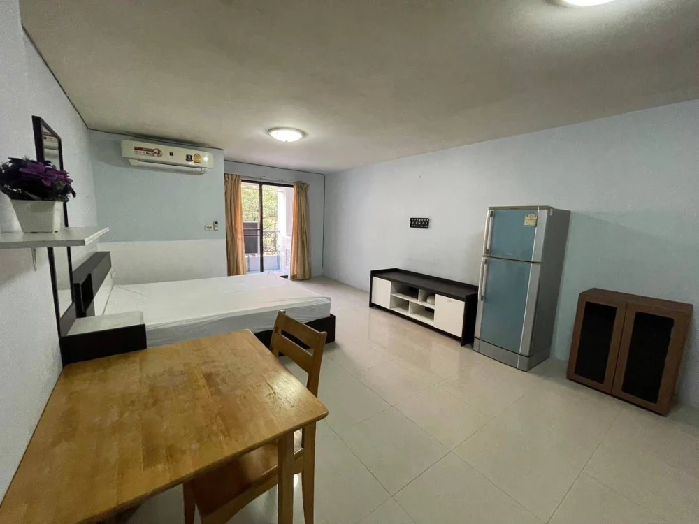 Urgent sale! Champs Elysees Tiwanon, ready-to-move-in condo at an affordable price. Own it today! Don't miss out!