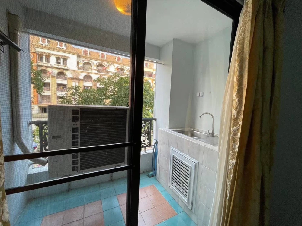 Urgent sale! Champs Elysees Tiwanon, ready-to-move-in condo at an affordable price. Own it today! Don't miss out!