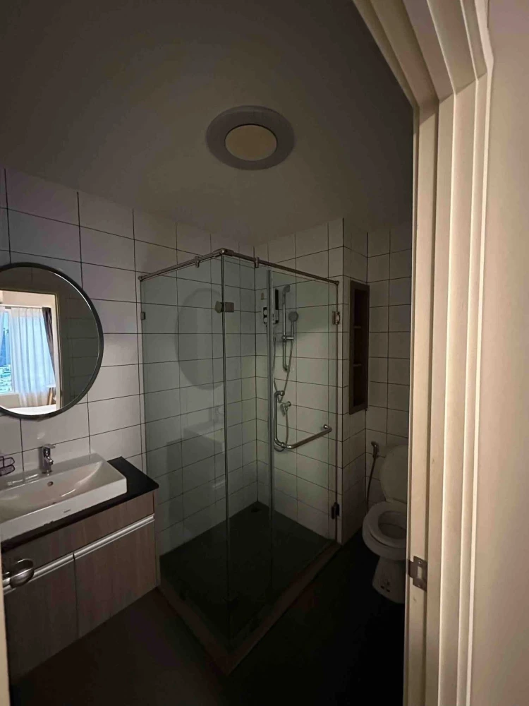 Urgent sale! Chapter One Eco Ratchada-Huai Khwang, ready-to-move-in unit with complete amenities. Buy now, don't delay!