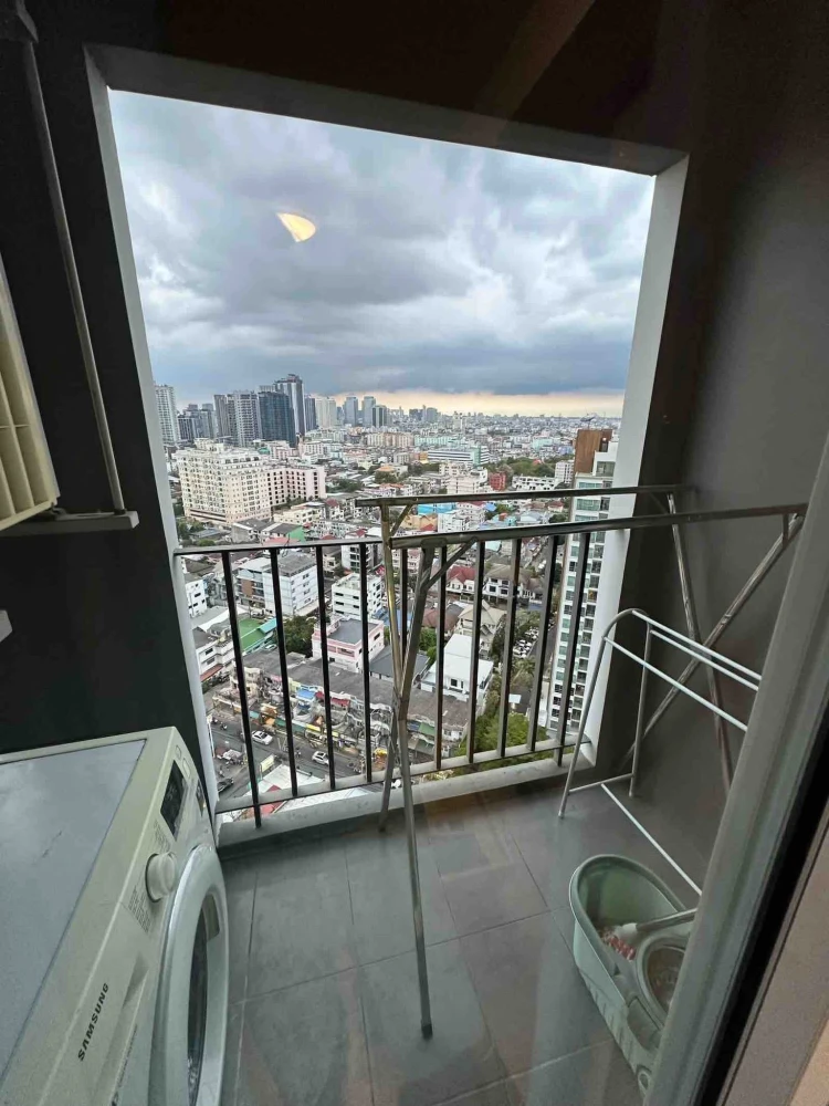 Urgent sale! Chapter One Eco Ratchada-Huai Khwang, ready-to-move-in unit with complete amenities. Buy now, don't delay!