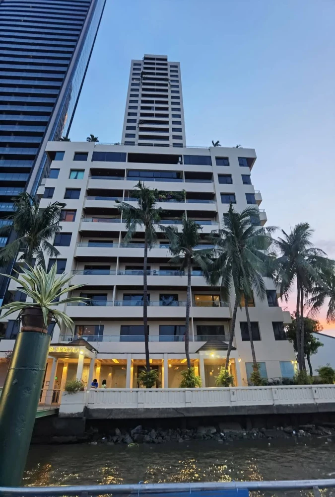 Condo Baan Chao Praya for sale urgently. Spacious room with lots of usable space. Come and reserve it now.