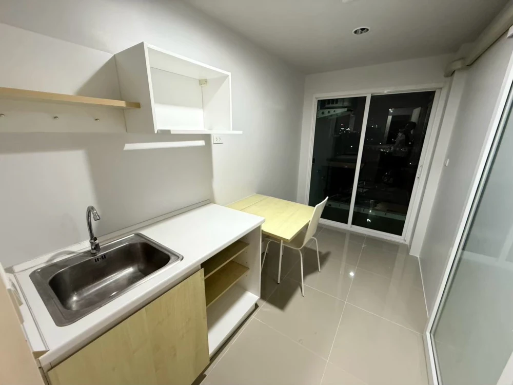 Urgent sale! Cool Rama 7 corner unit, offering privacy, at a very special price. You definitely don't want to miss this!