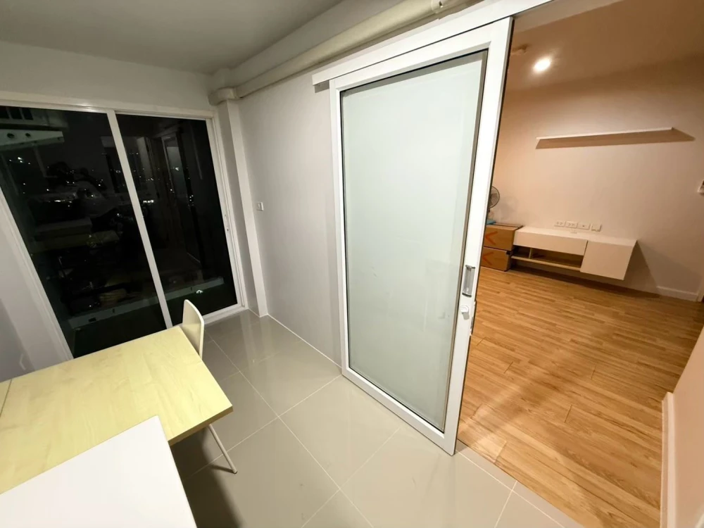 Urgent sale! Cool Rama 7 corner unit, offering privacy, at a very special price. You definitely don't want to miss this!