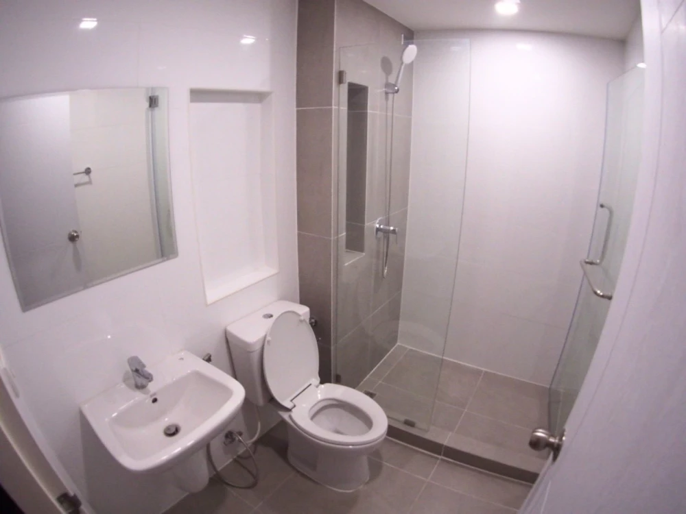 Urgent sale! D Mura Ratchayothin. Partitioned unit with clear zone divisions. Great value! Own it today!