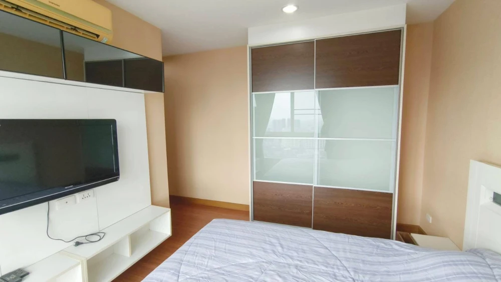 Urgent sale! rent Diamond Ratchada, corner unit, private, 20th floor with high-floor view. Own it today!