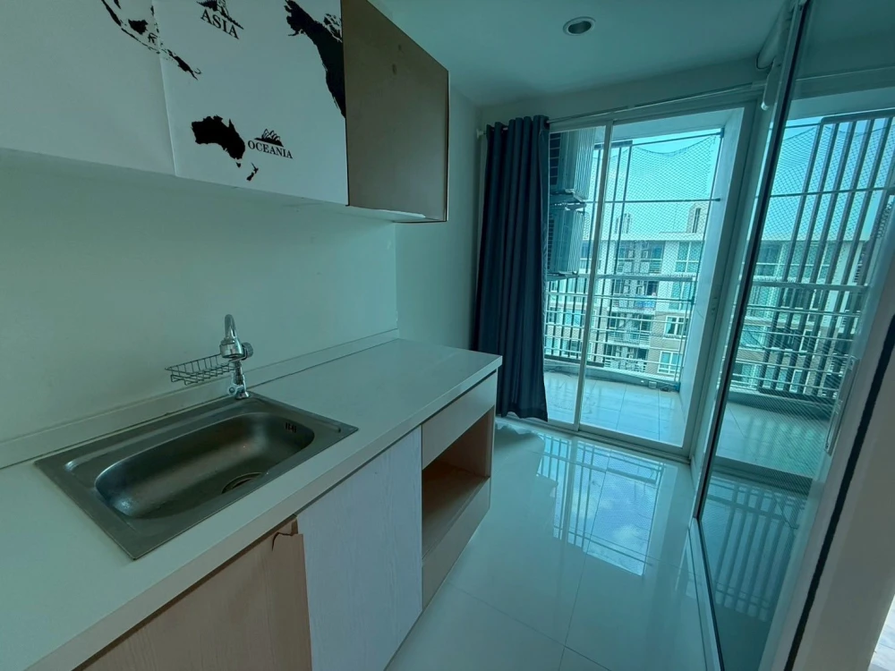 Urgent sale! Element Srinakarin, separate room with wallpaper, great value, reserve now!