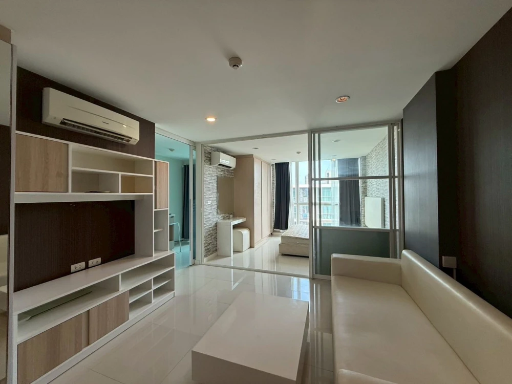 Urgent sale! Element Srinakarin, separate room with wallpaper, great value, reserve now!