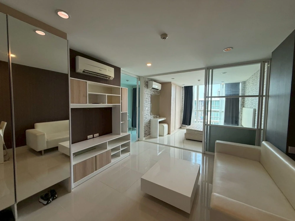 Urgent sale! Element Srinakarin, separate room with wallpaper, great value, reserve now!