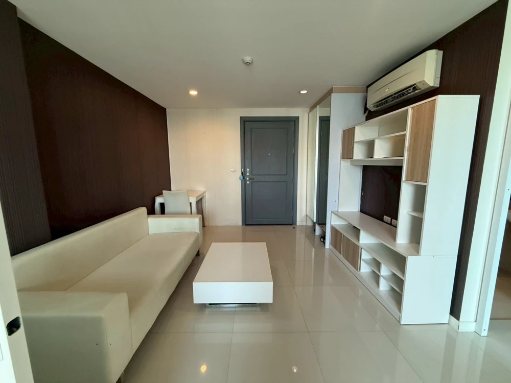 Urgent sale! Element Srinakarin, separate room with wallpaper, great value, reserve now!