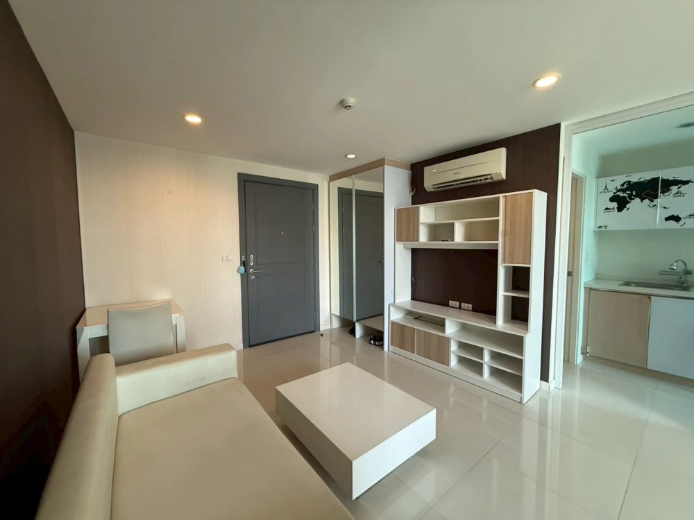 Urgent sale! Element Srinakarin, separate room with wallpaper, great value, reserve now!