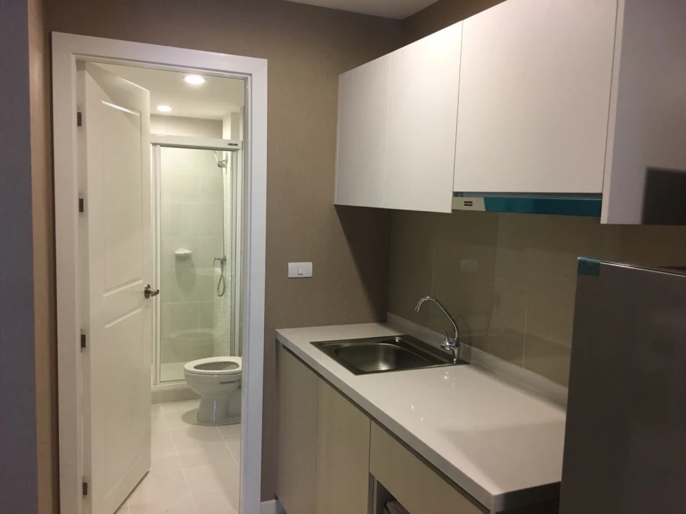 Urgent sale! Elements Srinakarin, ready to move in, fully equipped. Hurry and reserve now. Don't miss out!