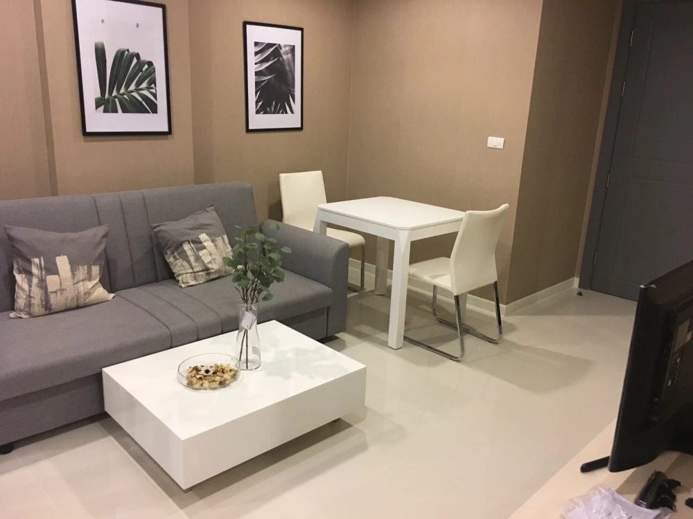 Urgent sale! Elements Srinakarin, ready to move in, fully equipped. Hurry and reserve now. Don't miss out!