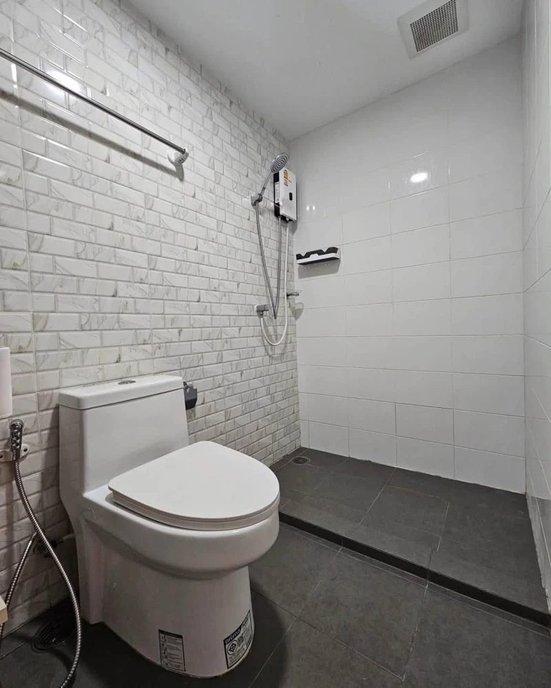 Urgent sale! Feel Condo Ladprao 122, ready to move in, complete amenities, great price. Buy now!