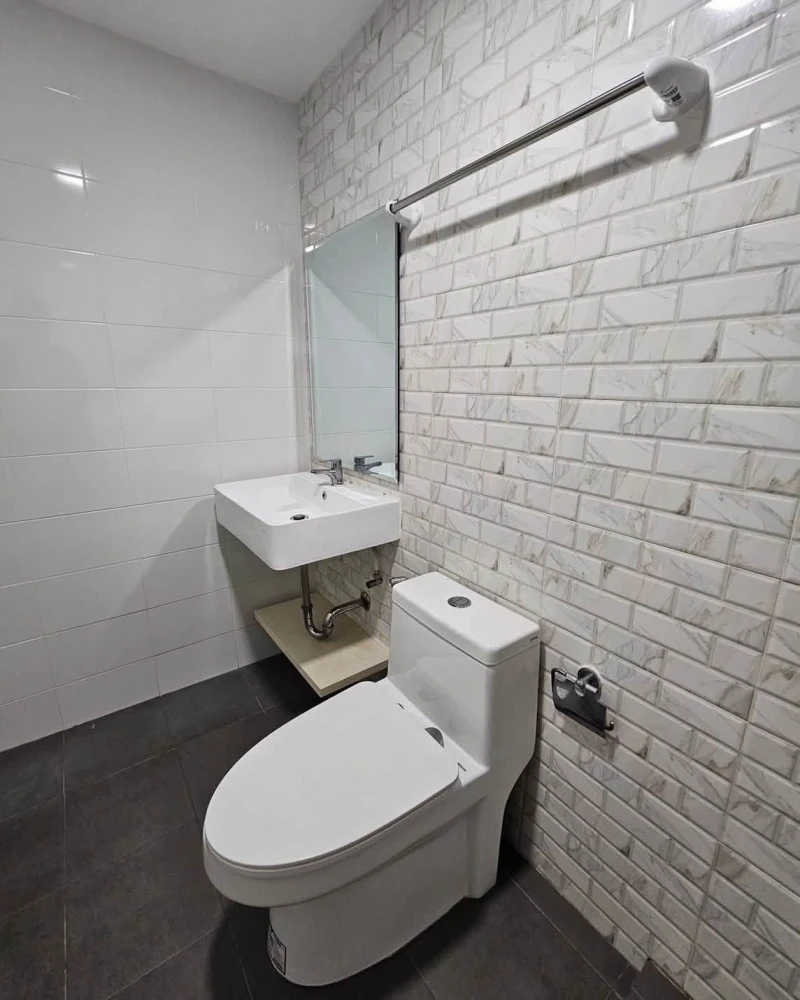 Urgent sale! Feel Condo Ladprao 122, ready to move in, complete amenities, great price. Buy now!