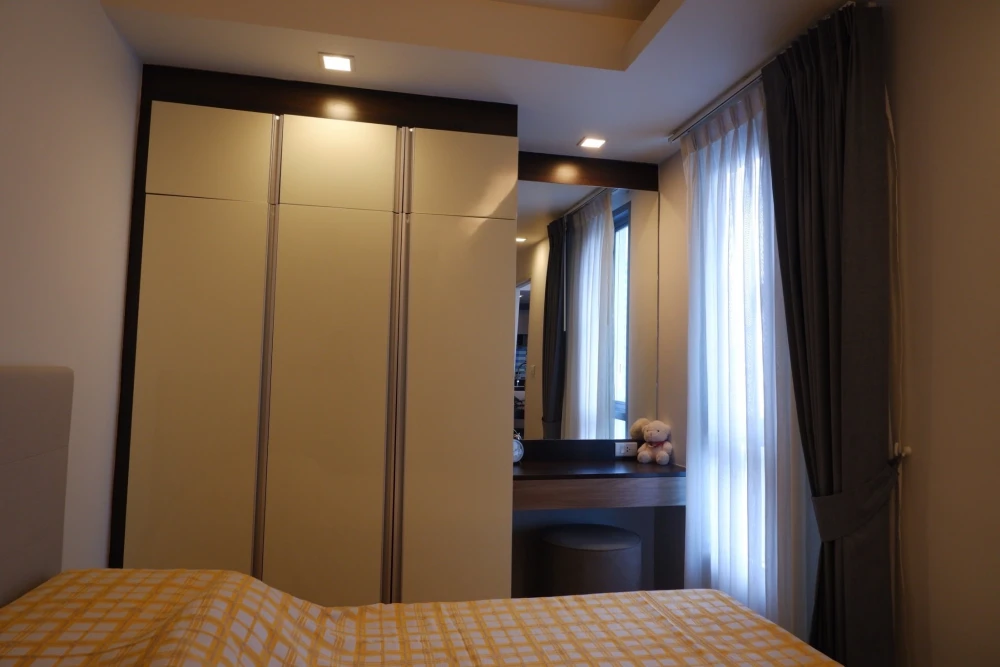 Urgent sale! FOCUS @ Ploenchit. Large, comfortable unit with ample living space. Own it today! Don't wait!