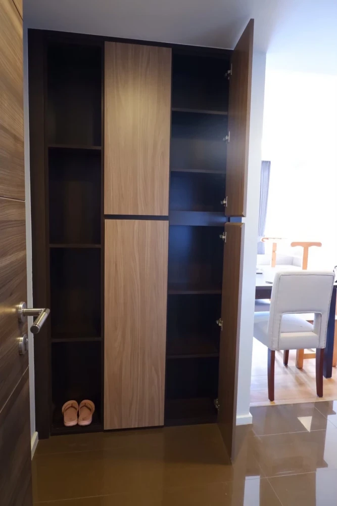 Urgent sale! FOCUS @ Ploenchit. Large, comfortable unit with ample living space. Own it today! Don't wait!