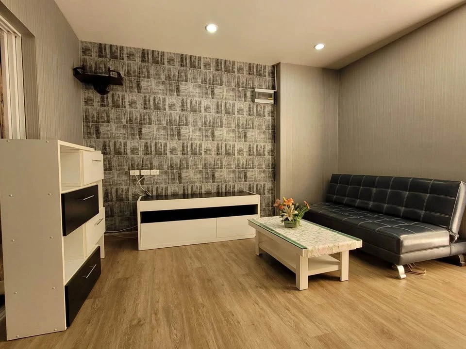 Urgent sale: Happy condo ladprao101, spacious room, lots of usable space, reasonable price, hurry and reserve.