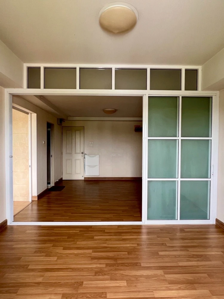 Urgent sale: Happy Condo Laksi-Donmuamg, 4th floor, open view, no building blocking, great price, come and own it now!