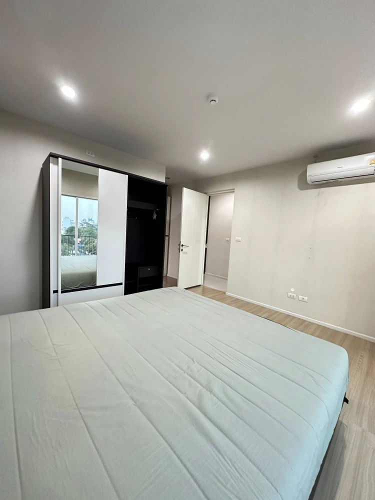 Urgent sale! Happy Condo Ladprao 101, spacious corner unit with excellent layout. Convenient and complete amenities. Buy now!