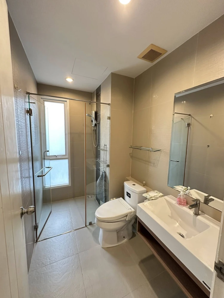 Urgent sale! Happy Condo Ladprao 101, spacious corner unit with excellent layout. Convenient and complete amenities. Buy now!