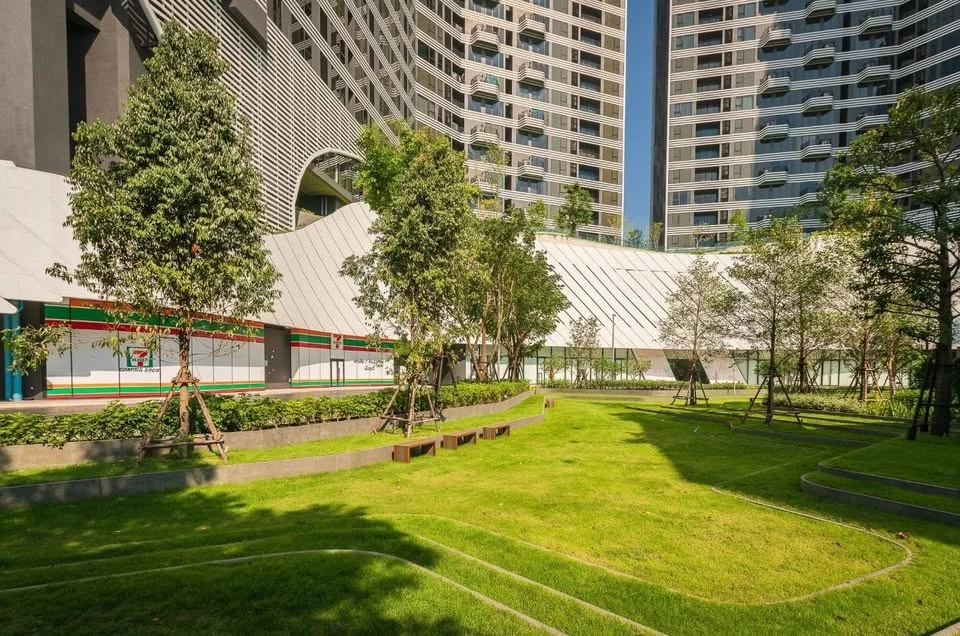 Urgent sale! Ideo Mobi Sukhumvit East Point, fully furnished and equipped with appliances, ready to move in immediately. Buy now!