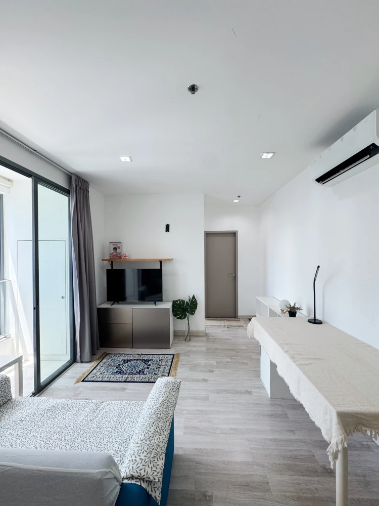 Urgent sale! IDEO MOBI SUKHUMWIT. Spacious room, plenty of usable space, reasonable price. Come and own it today. Don't delay!