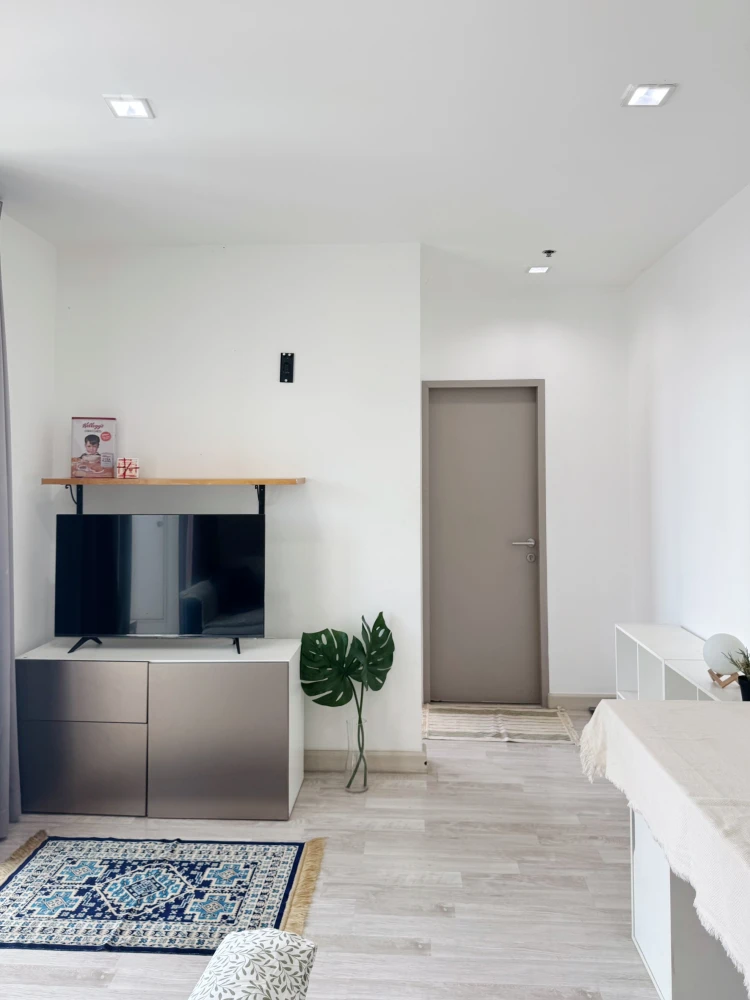 Urgent sale! IDEO MOBI SUKHUMWIT. Spacious room, plenty of usable space, reasonable price. Come and own it today. Don't delay!