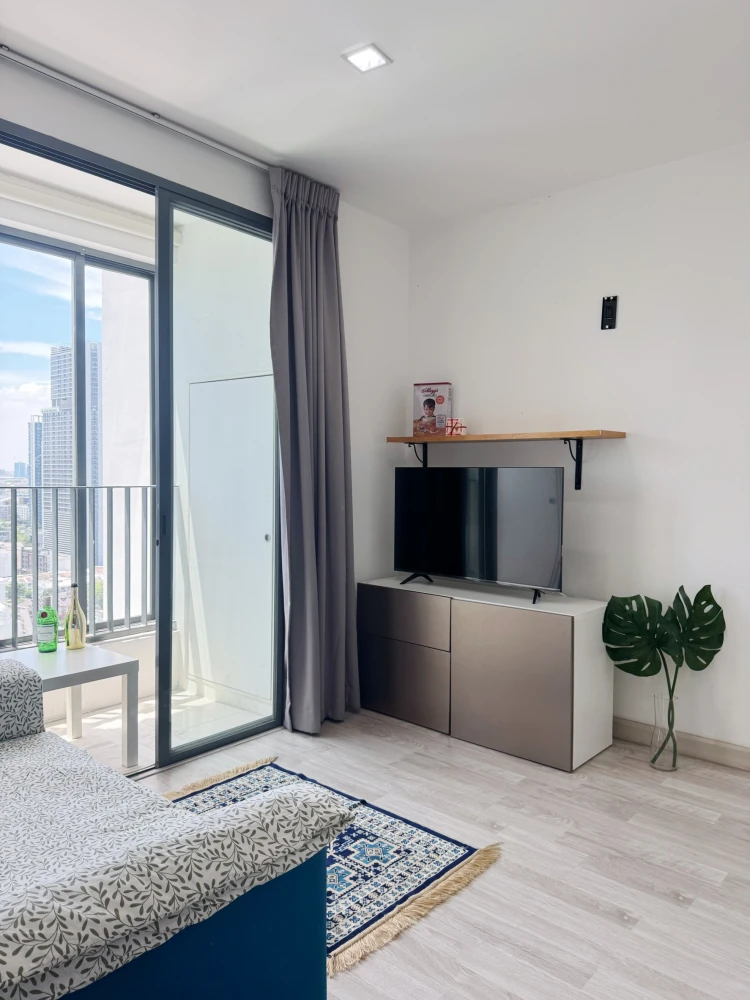 Urgent sale! IDEO MOBI SUKHUMWIT. Spacious room, plenty of usable space, reasonable price. Come and own it today. Don't delay!