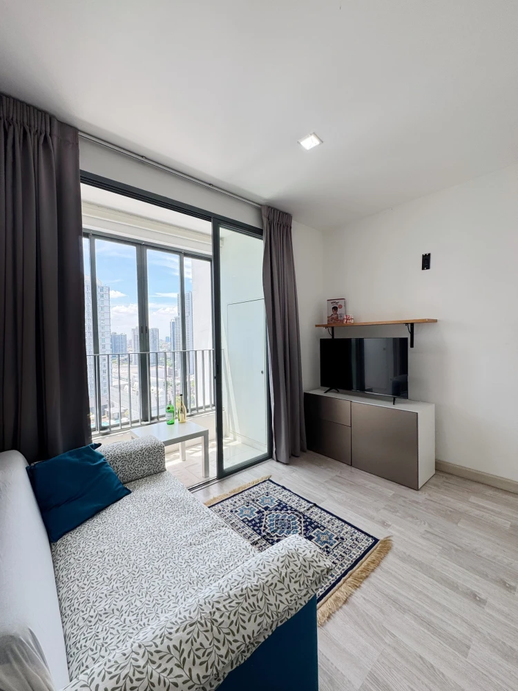Urgent sale! IDEO MOBI SUKHUMWIT. Spacious room, plenty of usable space, reasonable price. Come and own it today. Don't delay!