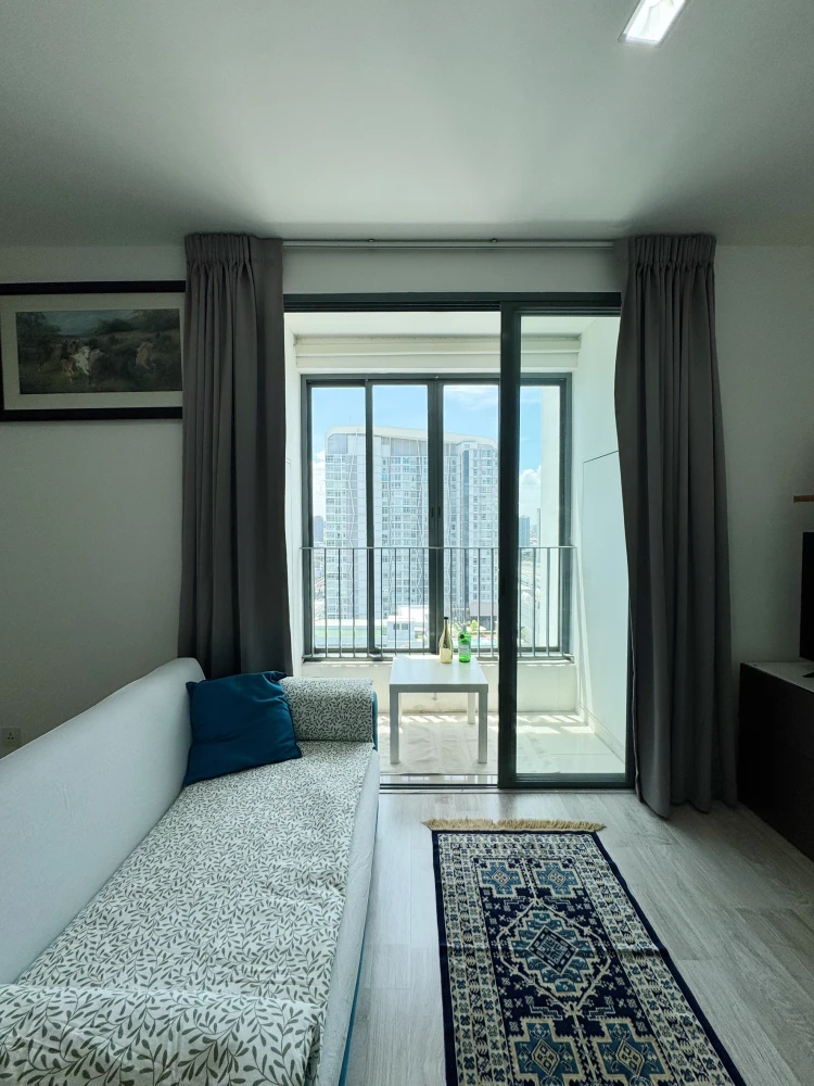 Urgent sale! IDEO MOBI SUKHUMWIT. Spacious room, plenty of usable space, reasonable price. Come and own it today. Don't delay!