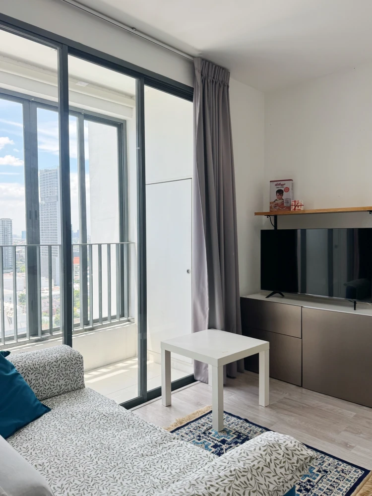 Urgent sale! IDEO MOBI SUKHUMWIT. Spacious room, plenty of usable space, reasonable price. Come and own it today. Don't delay!