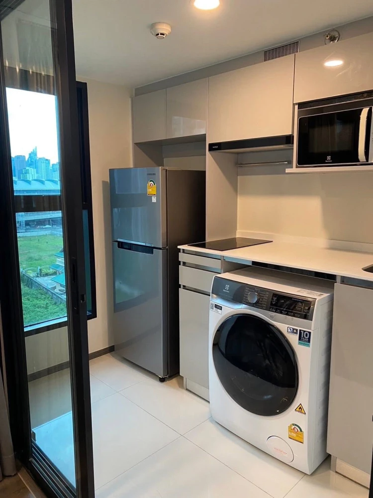 Urgent sale! KnightsBridge Space Rama 9. Spacious unit with ample living space. Own it today!