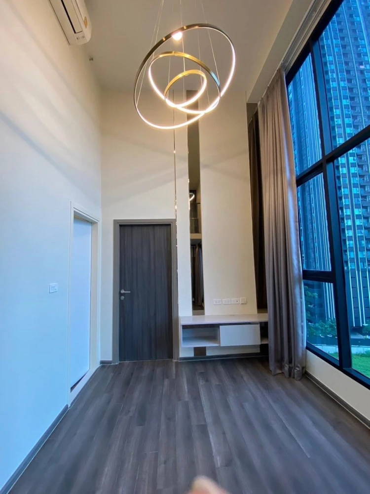 Urgent sale! KnightsBridge Space Rama 9. Spacious unit with ample living space. Own it today!
