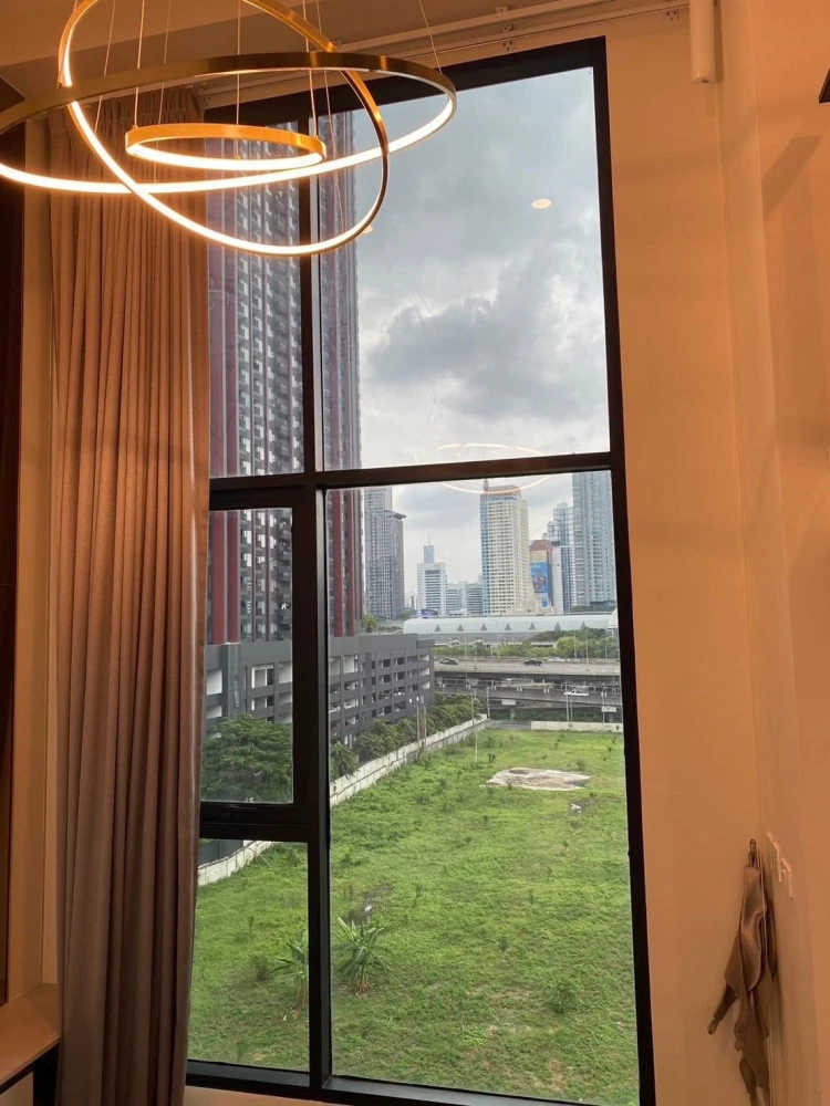 Urgent sale! KnightsBridge Space Rama 9. Spacious unit with ample living space. Own it today!
