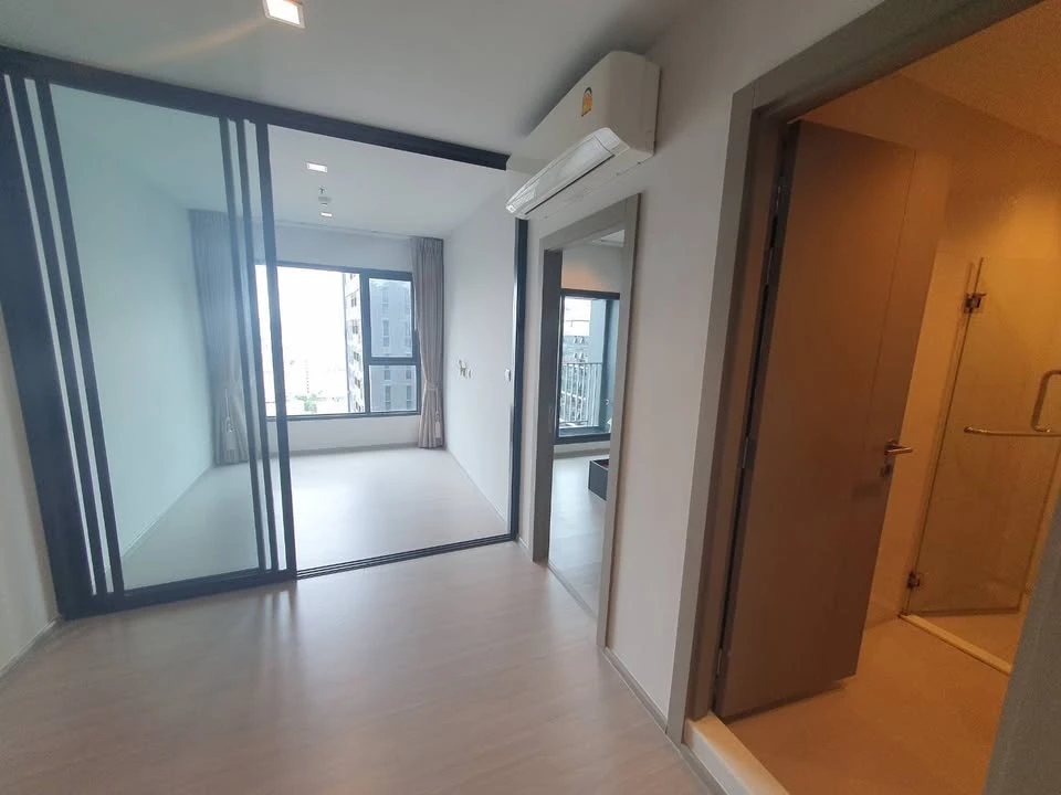 Quick sale, Life Asoke Rama 9, room 1 bed plus, 23rd floor, empty room, great view, not strong price, I can tell you shouldn't miss it.