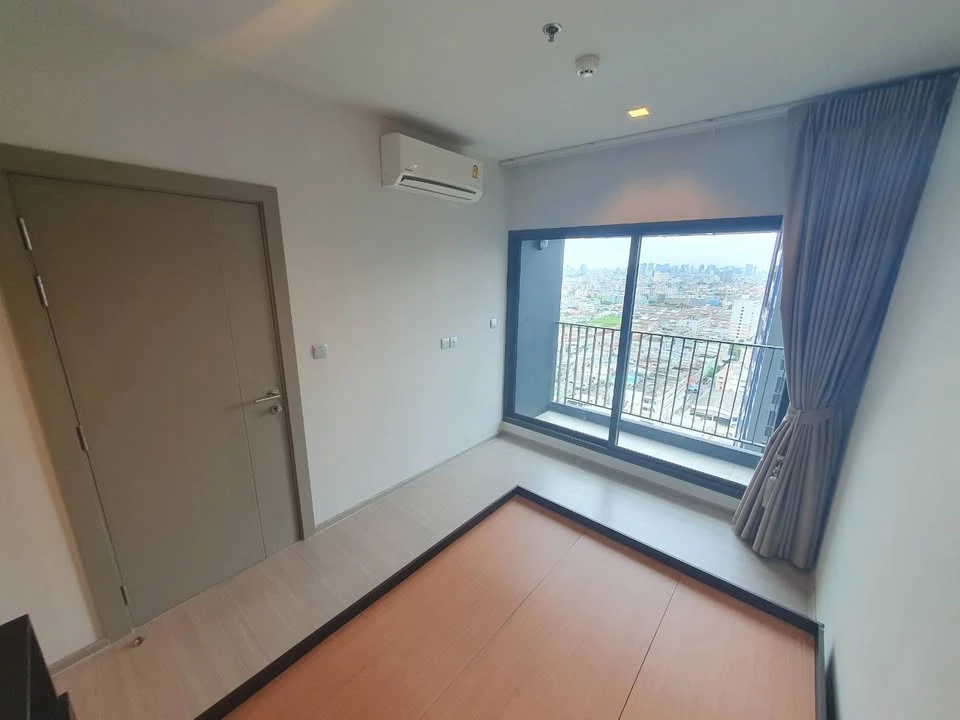 Quick sale, Life Asoke Rama 9, room 1 bed plus, 23rd floor, empty room, great view, not strong price, I can tell you shouldn't miss it.