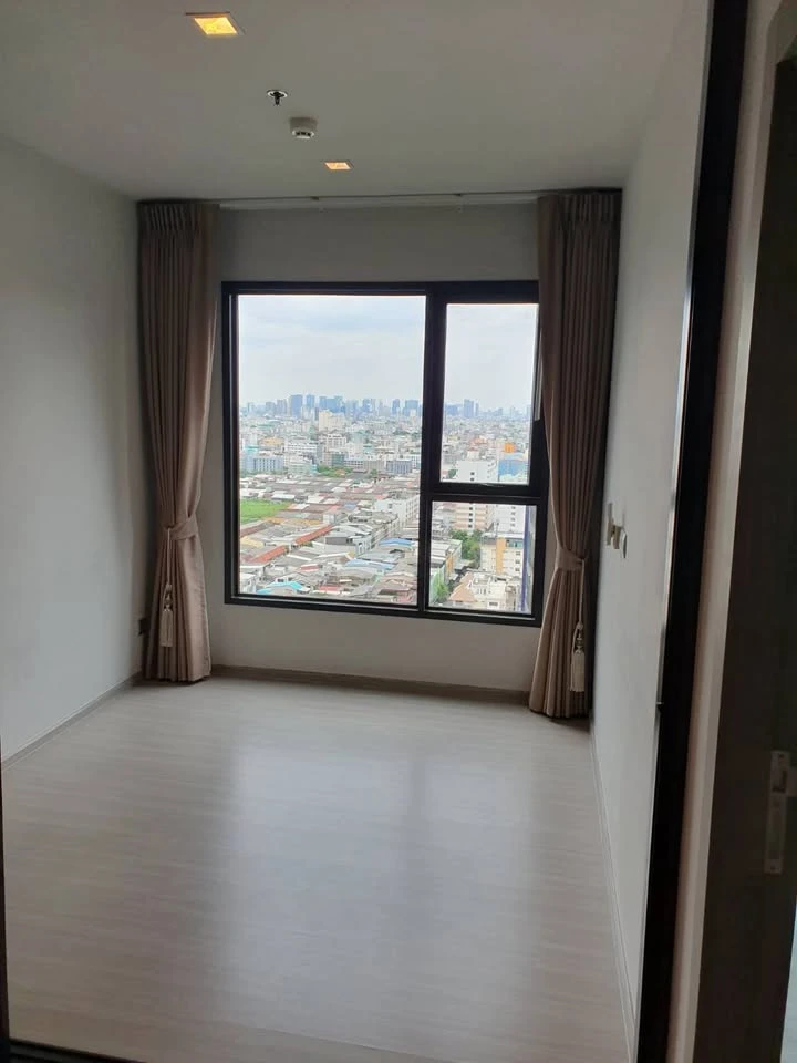 Quick sale, Life Asoke Rama 9, room 1 bed plus, 23rd floor, empty room, great view, not strong price, I can tell you shouldn't miss it.