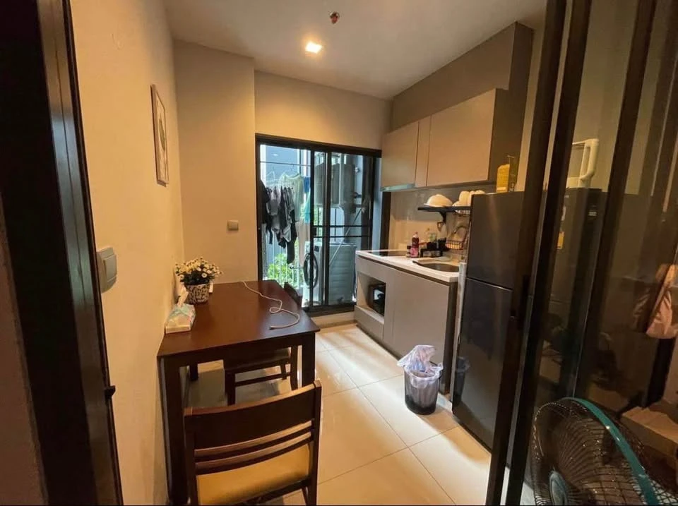 Urgent sale: Life Asoke Rama 9, ready to move in, complete facilities, great price, buy now.