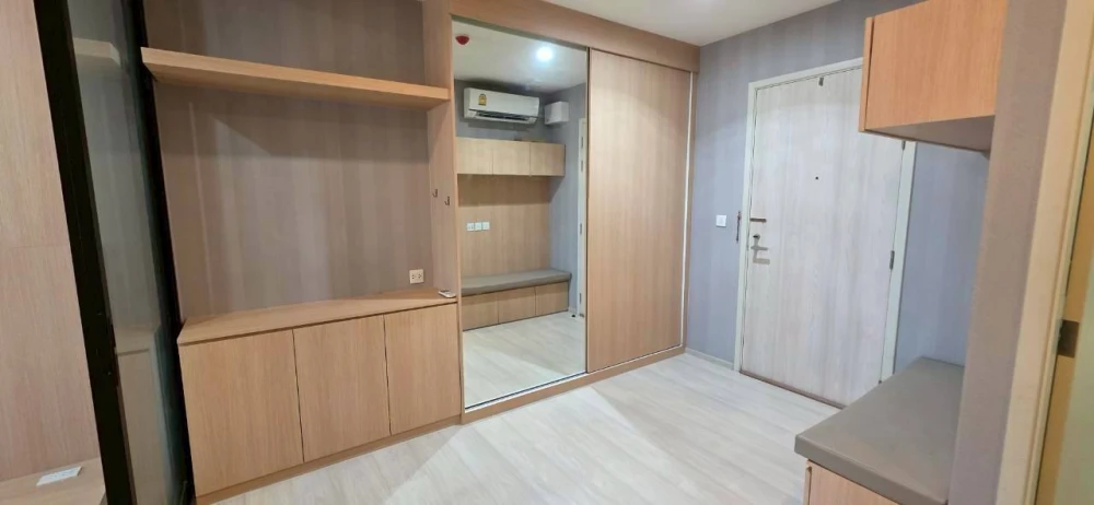 Urgent sale! Life Asoke, 32nd floor, rare view, beautifully decorated, fully built-in, ready to move in. Come and reserve it now! Don't miss out!