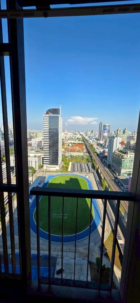 Urgent sale! Life Asoke, 32nd floor, rare view, beautifully decorated, fully built-in, ready to move in. Come and reserve it now! Don't miss out!