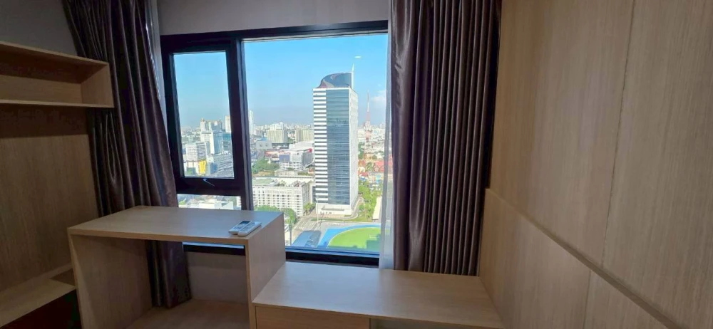 Urgent sale! Life Asoke, 32nd floor, rare view, beautifully decorated, fully built-in, ready to move in. Come and reserve it now! Don't miss out!