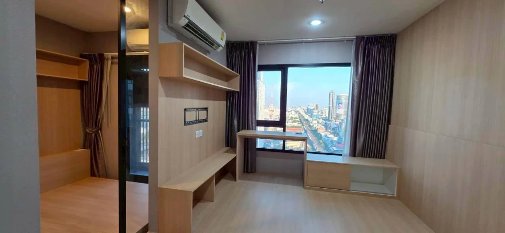 Urgent sale! Life Asoke, 32nd floor, rare view, beautifully decorated, fully built-in, ready to move in. Come and reserve it now! Don't miss out!